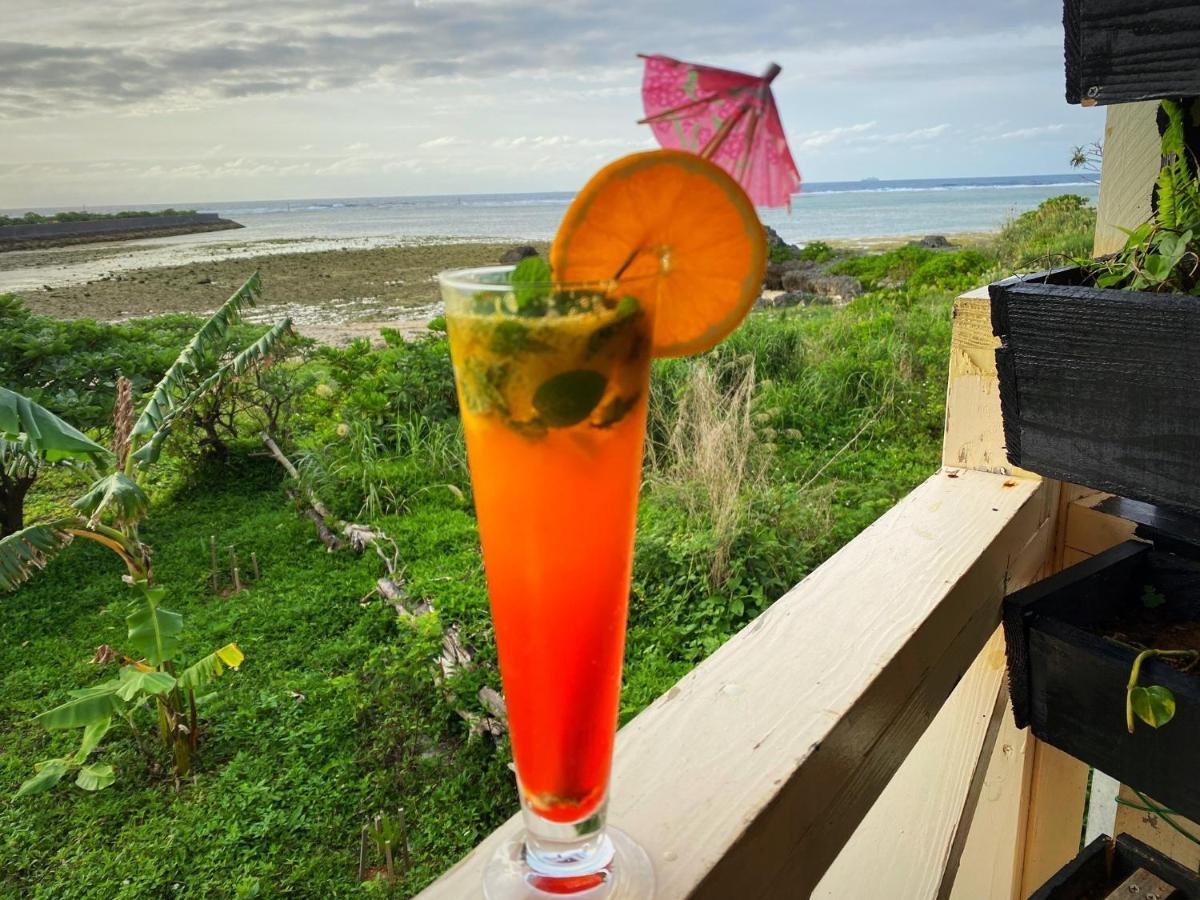 Ken'S Beachfront Cafe & Lodge, Bl2, Oceanfront And Free Canoe Rental Onna Zewnętrze zdjęcie