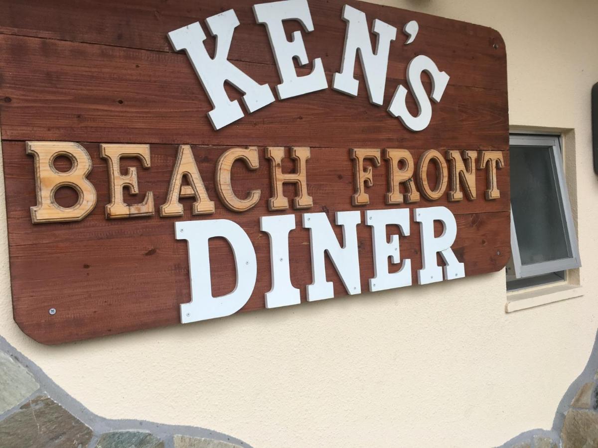 Ken'S Beachfront Cafe & Lodge, Bl2, Oceanfront And Free Canoe Rental Onna Zewnętrze zdjęcie