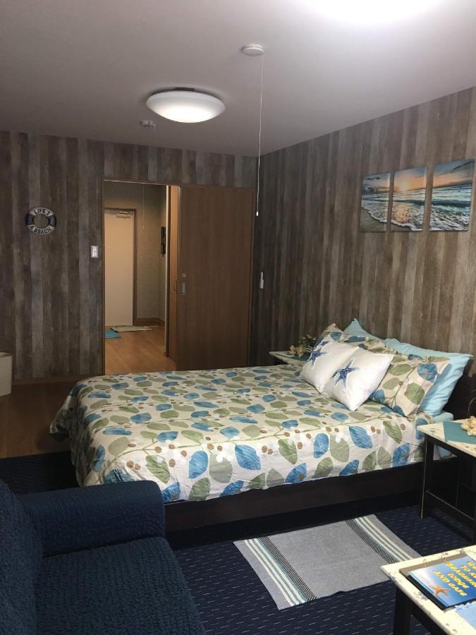 Ken'S Beachfront Cafe & Lodge, Bl2, Oceanfront And Free Canoe Rental Onna Zewnętrze zdjęcie